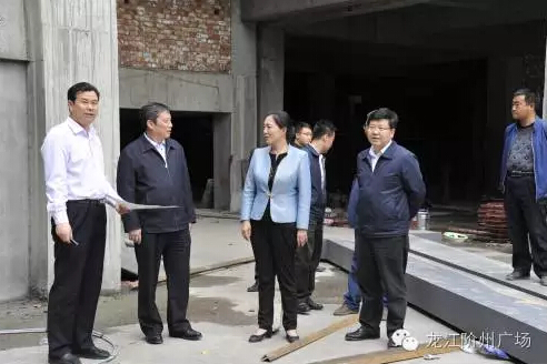 市長(zhǎng)陳青，副市長(zhǎng)王月成陪同省電力投資集團(tuán)公司總經(jīng)理李輝一行深入階州廣場(chǎng)視察