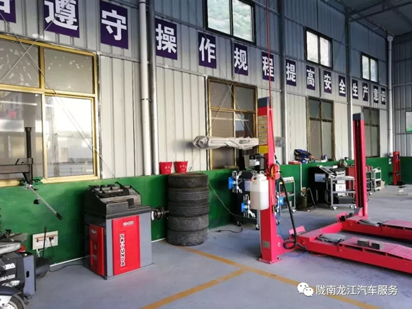 金錘鈑金，銀槍噴漆！龍江汽修值得信賴！